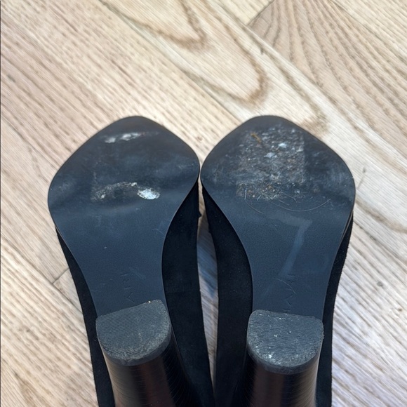 Tahari Heels Black Pointed Toe - Picture 6 of 6